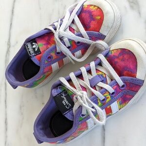 Lace up Adidas sneakers